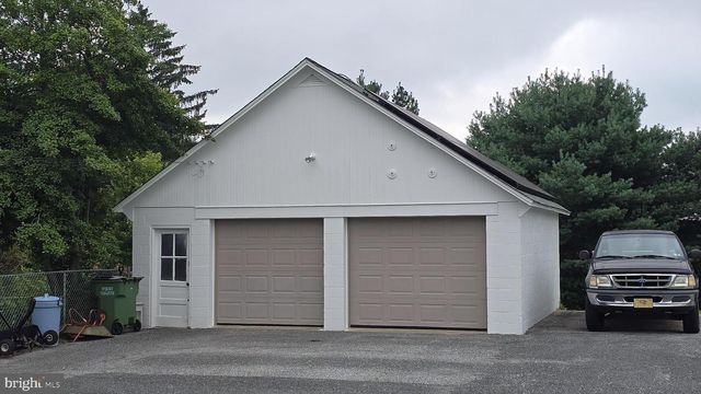 31 N MARKET ST, Fawn Grove, PA 17321