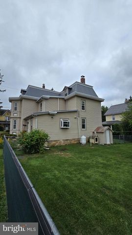 31 N MARKET ST, Fawn Grove, PA 17321