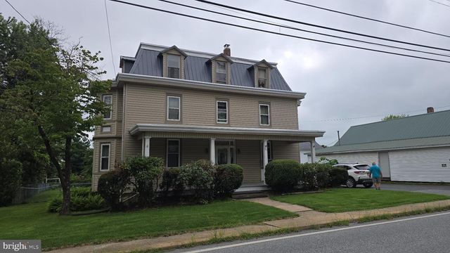 31 N MARKET ST, Fawn Grove, PA 17321