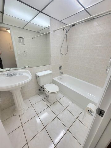 18845 NW 62nd Avenue 207, Hialeah, FL 33015