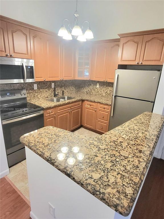 18845 NW 62nd Avenue 207, Hialeah, FL 33015