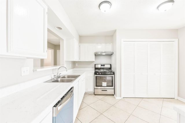 8046 Split Pine Drive, Houston, TX 77040