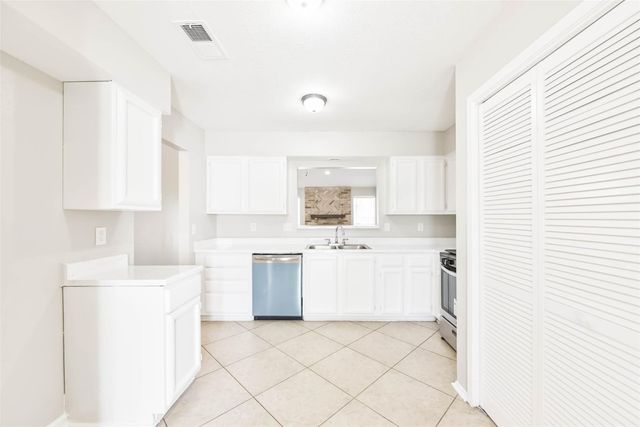 8046 Split Pine Drive, Houston, TX 77040