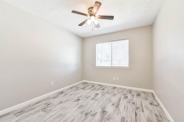 8046 Split Pine Drive, Houston, TX 77040