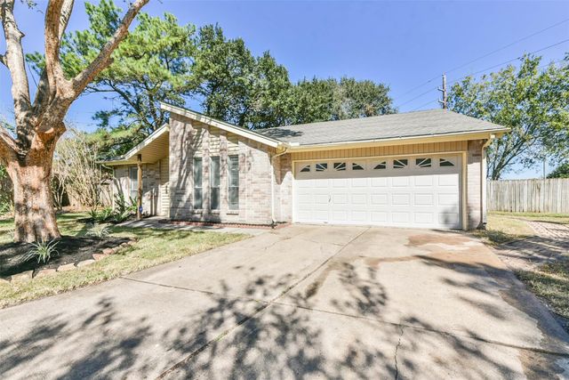 8046 Split Pine Drive, Houston, TX 77040