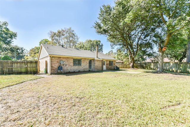 8046 Split Pine Drive, Houston, TX 77040