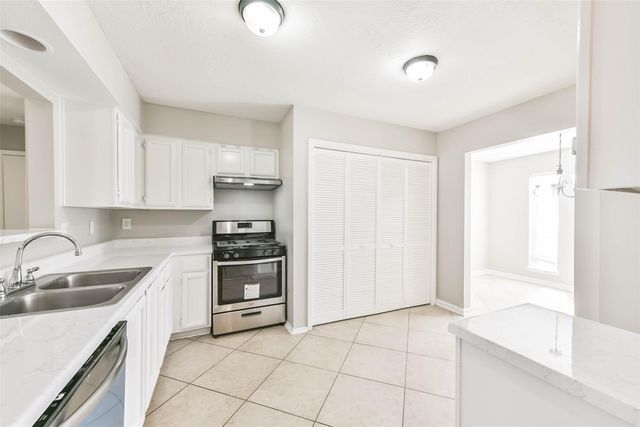 8046 Split Pine Drive, Houston, TX 77040