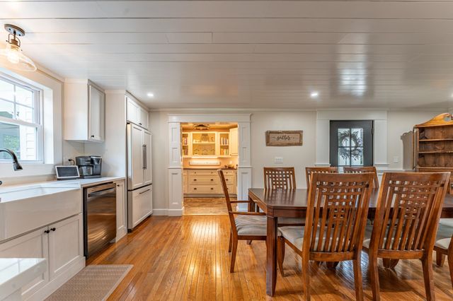 25 Charleston Avenue, Londonderry, NH 03053
