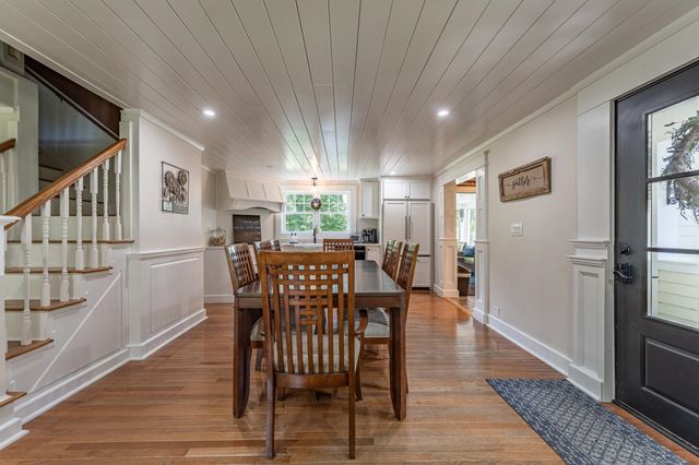 25 Charleston Avenue, Londonderry, NH 03053
