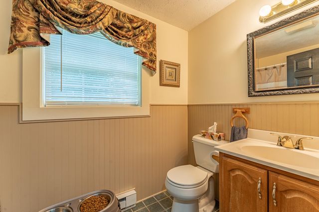 25 Charleston Avenue, Londonderry, NH 03053