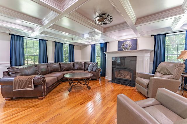 25 Charleston Avenue, Londonderry, NH 03053