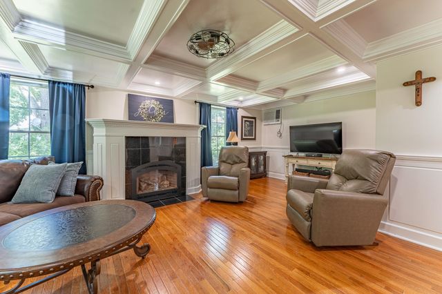 25 Charleston Avenue, Londonderry, NH 03053