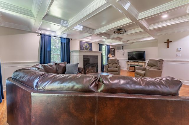 25 Charleston Avenue, Londonderry, NH 03053