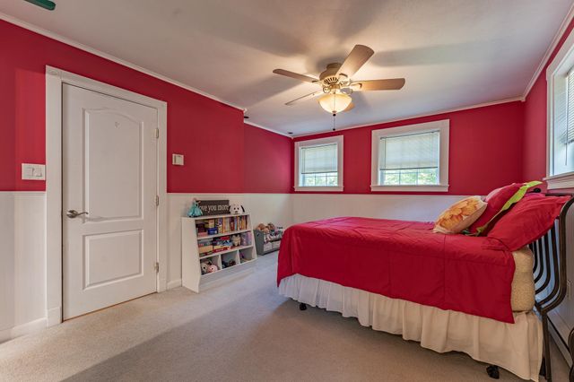 25 Charleston Avenue, Londonderry, NH 03053