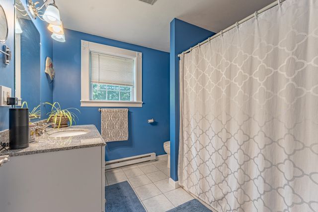 25 Charleston Avenue, Londonderry, NH 03053