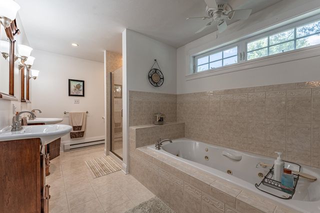25 Charleston Avenue, Londonderry, NH 03053