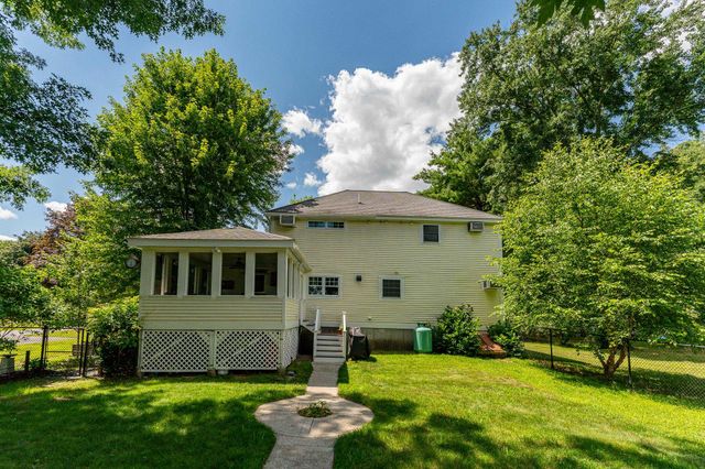 25 Charleston Avenue, Londonderry, NH 03053