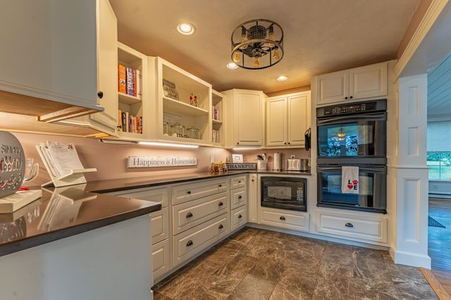 25 Charleston Avenue, Londonderry, NH 03053