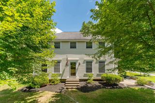 25 Charleston Avenue, Londonderry, NH 03053