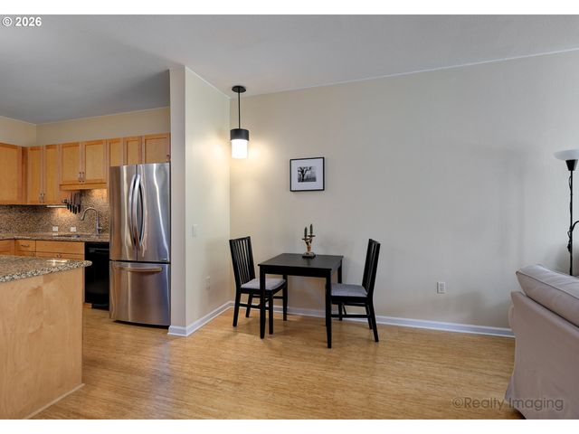1620 Ne BROADWAY St 228, Portland, OR 97232