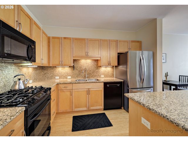 1620 Ne BROADWAY St 228, Portland, OR 97232