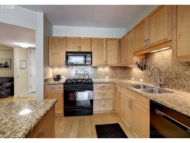 1620 Ne BROADWAY St 228, Portland, OR 97232