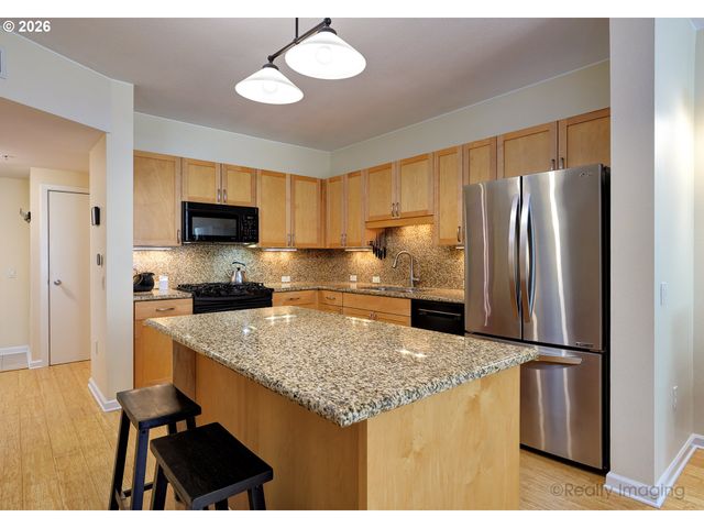 1620 Ne BROADWAY St 228, Portland, OR 97232