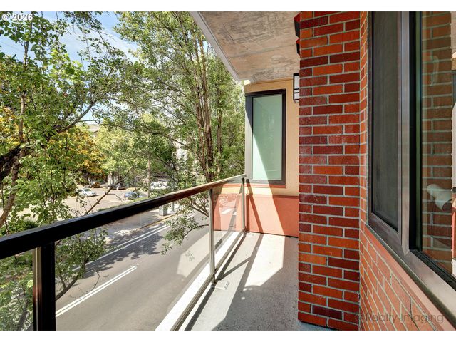 1620 Ne BROADWAY St 228, Portland, OR 97232