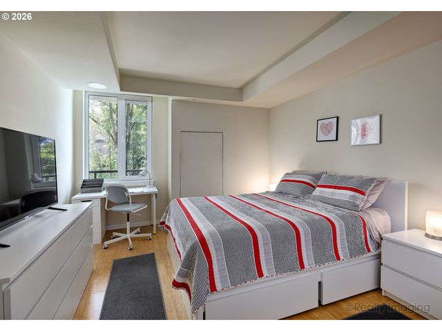 1620 Ne BROADWAY St 228, Portland, OR 97232