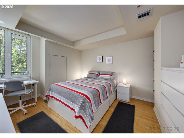 1620 Ne BROADWAY St 228, Portland, OR 97232