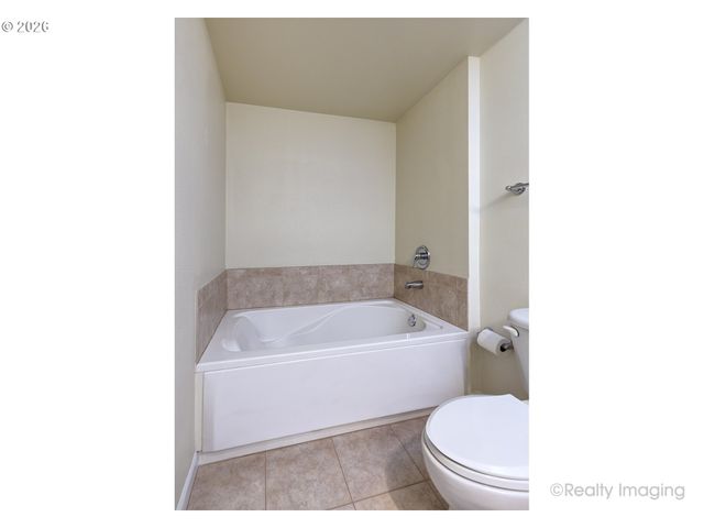 1620 Ne BROADWAY St 228, Portland, OR 97232
