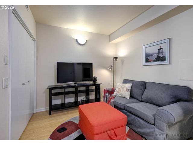 1620 Ne BROADWAY St 228, Portland, OR 97232