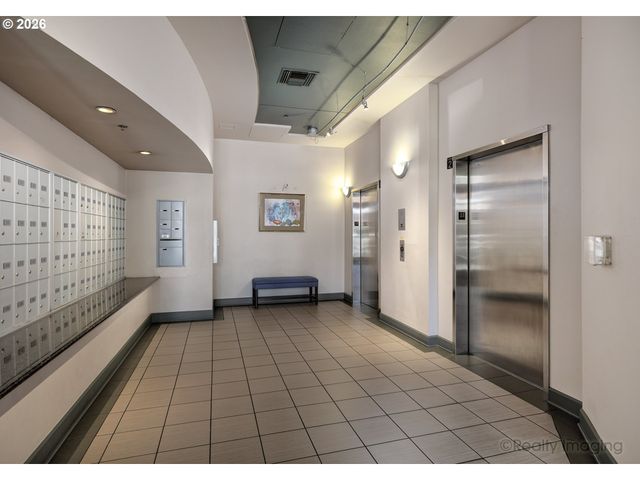 1620 Ne BROADWAY St 228, Portland, OR 97232