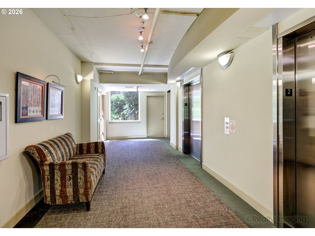1620 Ne BROADWAY St 228, Portland, OR 97232