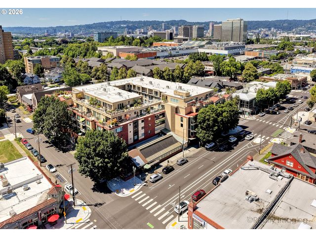 1620 Ne BROADWAY St 228, Portland, OR 97232