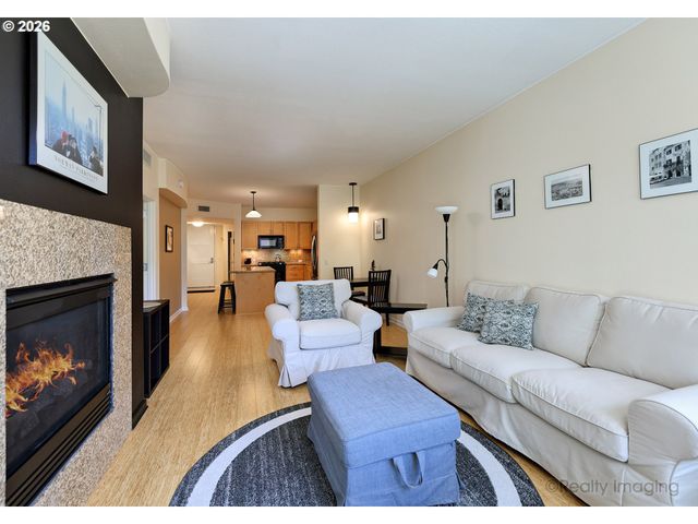 1620 Ne BROADWAY St 228, Portland, OR 97232