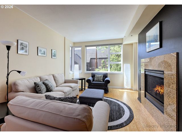 1620 Ne BROADWAY St 228, Portland, OR 97232