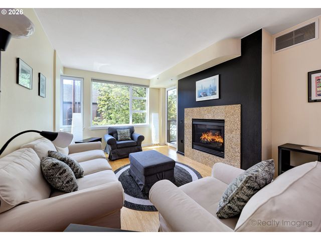 1620 Ne BROADWAY St 228, Portland, OR 97232