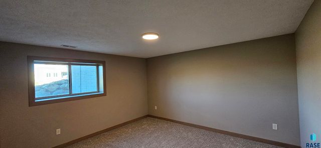 2401 E Joshua Cir Circle, Sioux Falls, SD 57108