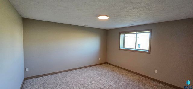 2401 E Joshua Cir Circle, Sioux Falls, SD 57108