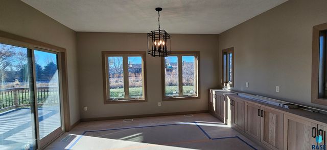 2401 E Joshua Cir Circle, Sioux Falls, SD 57108