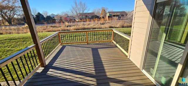 2401 E Joshua Cir Circle, Sioux Falls, SD 57108