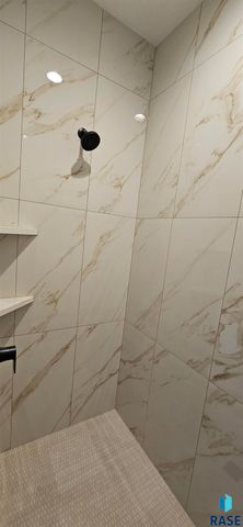 2401 E Joshua Cir Circle, Sioux Falls, SD 57108