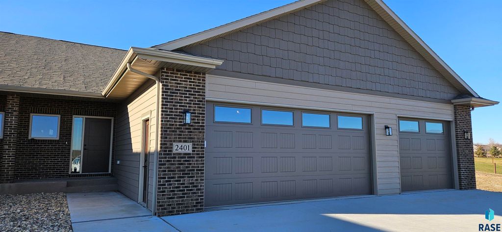 2401 E Joshua Cir Circle, Sioux Falls, SD 57108