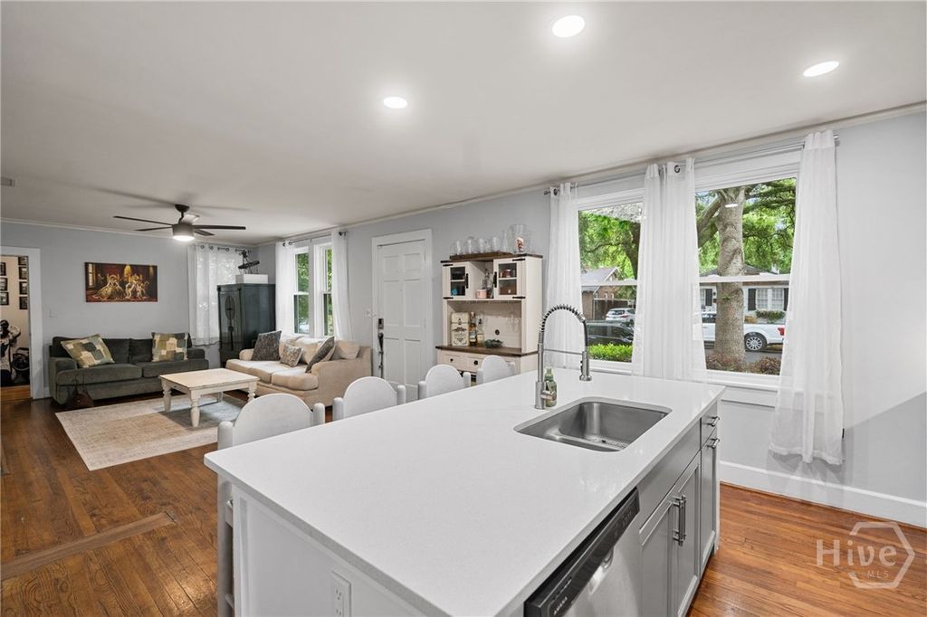 Image 10 of property listing at 332 E 56th Street, Savannah, GA 31405