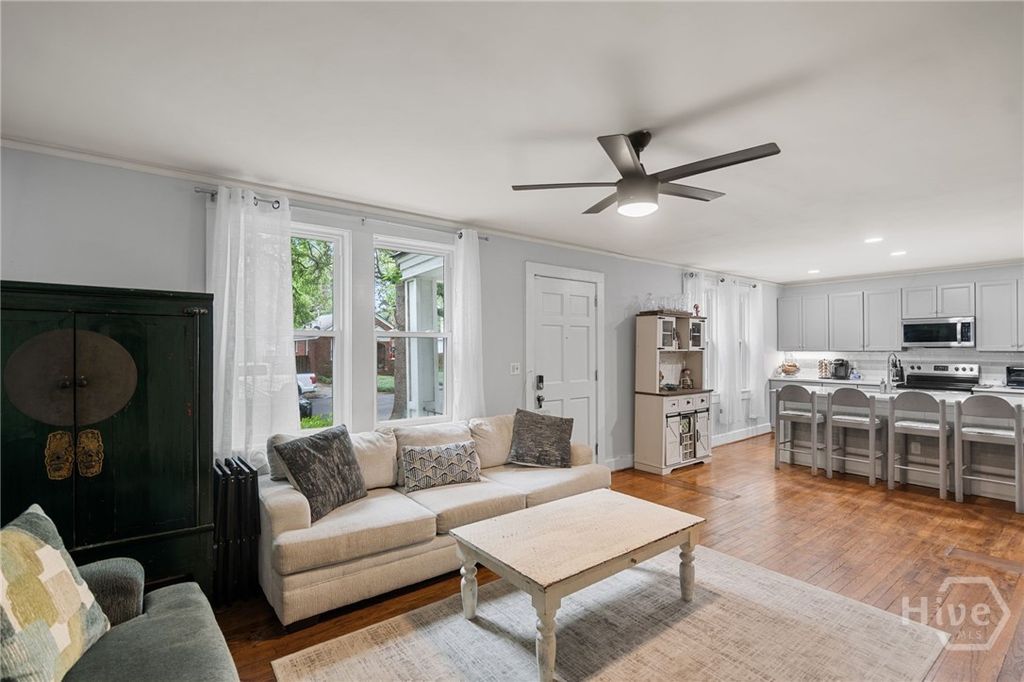 Image 5 of property listing at 332 E 56th Street, Savannah, GA 31405