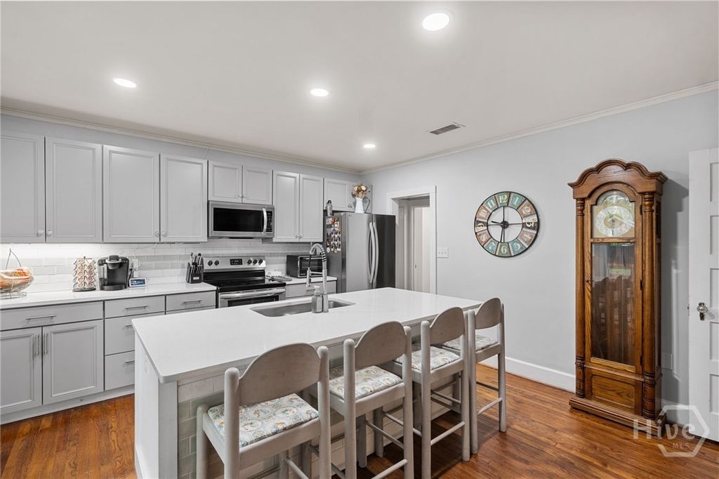 Image 8 of property listing at 332 E 56th Street, Savannah, GA 31405