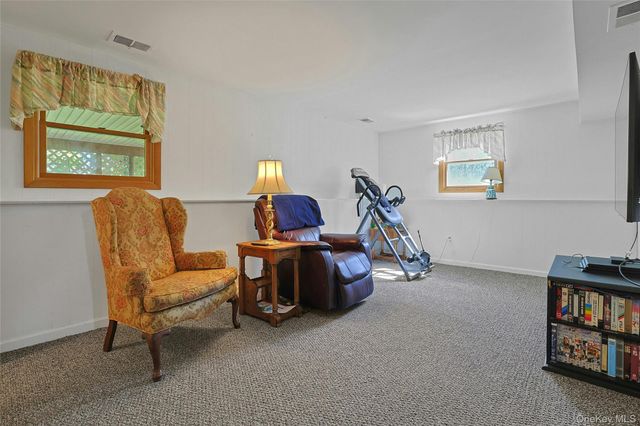 21 Kreuz Drive, West Nyack, NY 10994