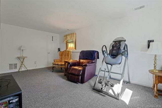 21 Kreuz Drive, West Nyack, NY 10994