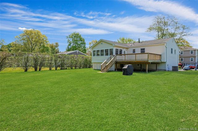 21 Kreuz Drive, West Nyack, NY 10994